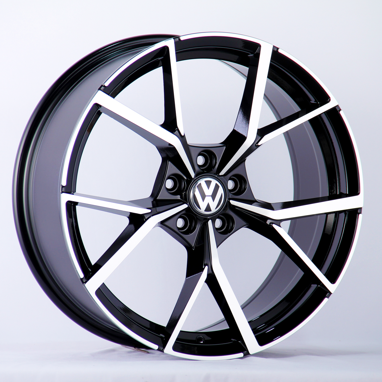 VW Golf MK8 Alloy Wheels Diamond Cut R Style – Carbon Accents