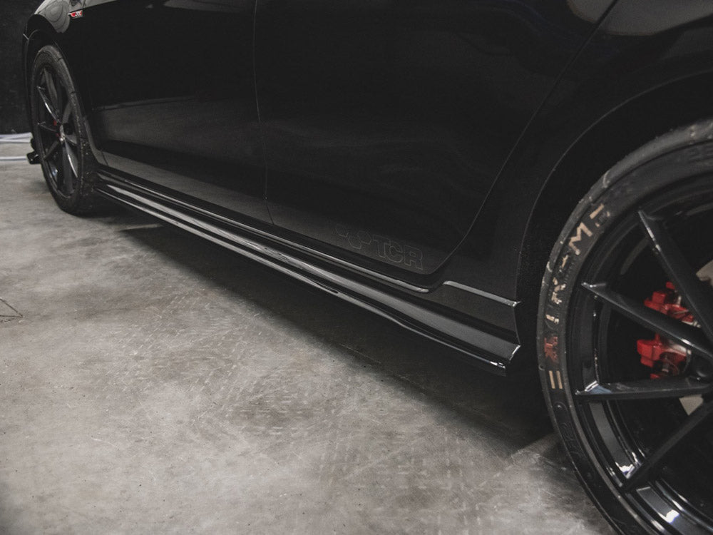 VW - Golf GTI TCR MK7 Facelift: Maxton Side Skirts