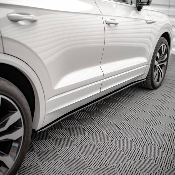 VW - Touareg R Line MK3: Maxton Side Skirts