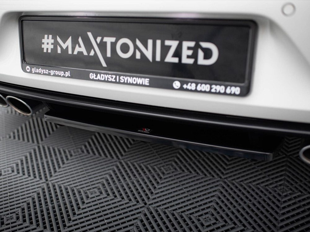 VW - Golf R MK7: Maxton Central Rear Splitter (Vertical Bars)