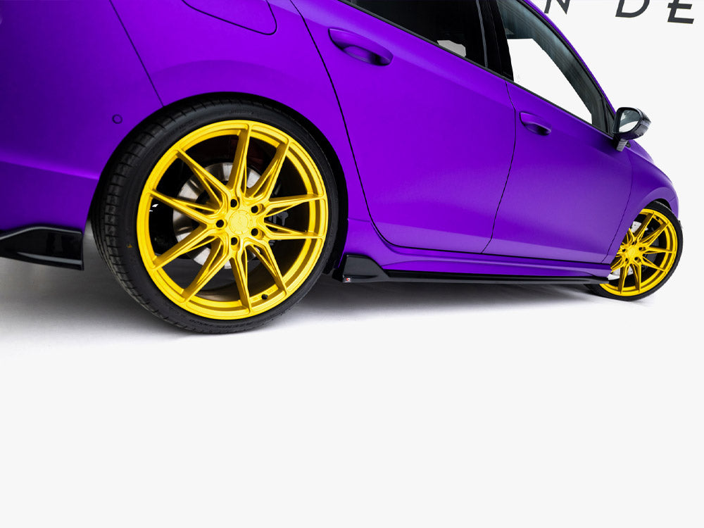 VW - Golf R MK8 / MK8 Facelift: Maxton Side Skirts V4