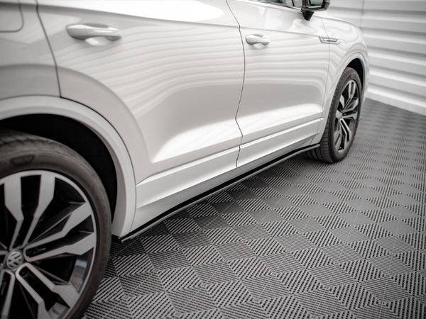 VW - Touareg R Line MK3: Maxton Full Body Kit