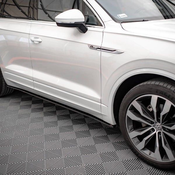 VW - Touareg R Line MK3: Maxton Full Body Kit