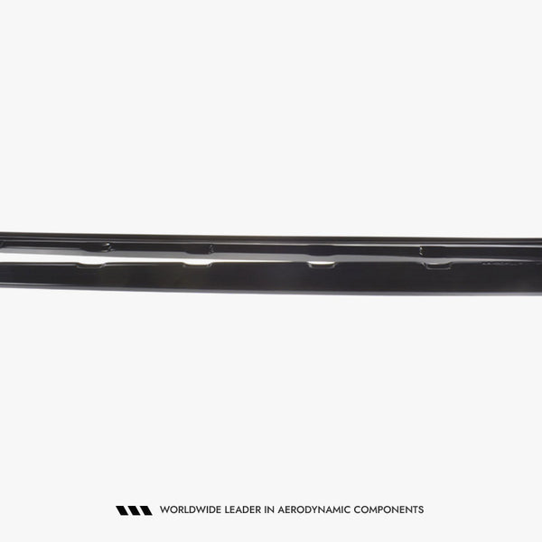 VW - Golf Standard MK7 Facelift: Maxton Side Skirts