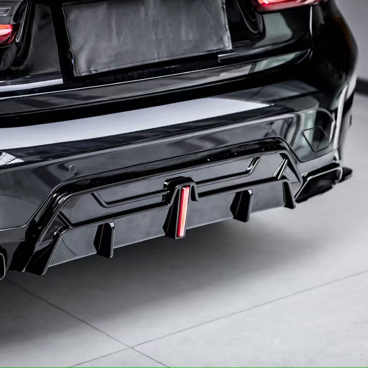 3 Series - G20 Facelift: Gloss Black LED Body Kit 22+
