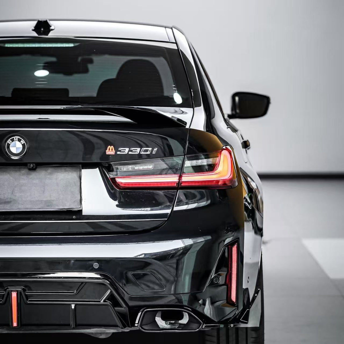 3 Series - G20 Facelift: Gloss Black LED Body Kit 22+