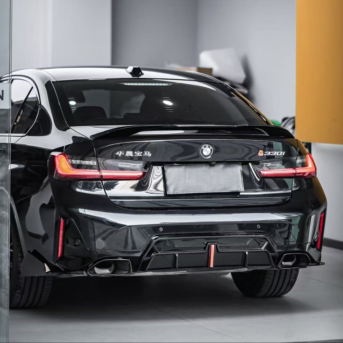 3 Series - G20 Facelift: Gloss Black LED Body Kit 22+