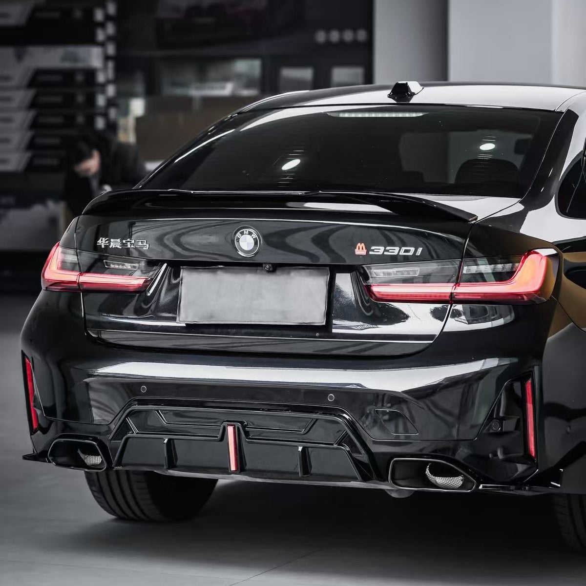 3 Series - G20 Facelift: Gloss Black LED Body Kit 22+