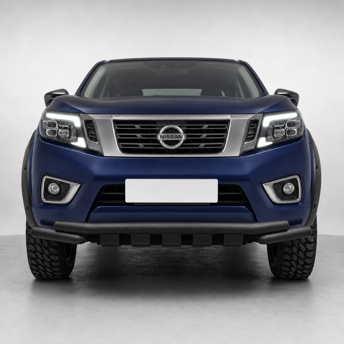 Navara - D23/NP300: Black Front Nudge Bar 14-24