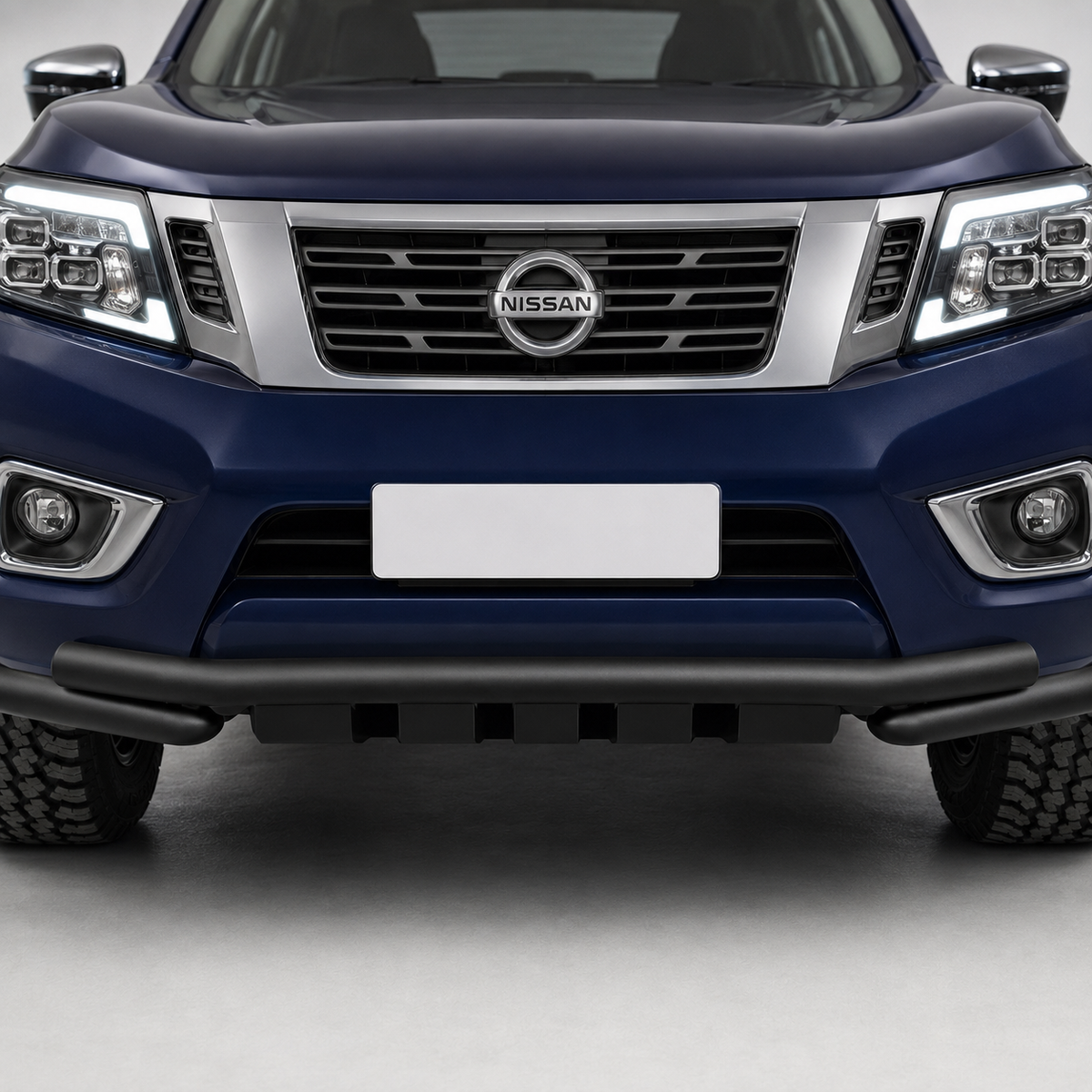 Navara - D23/NP300: Black Front Nudge Bar 14-24