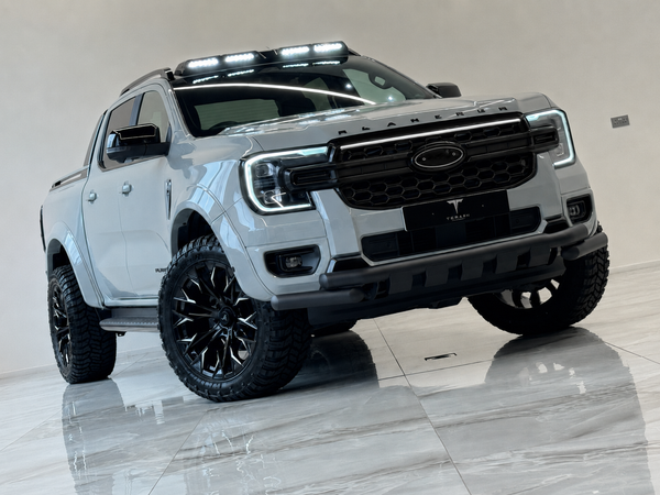 Ranger - T9: Gloss Black V1 Style Grill with LED 22+