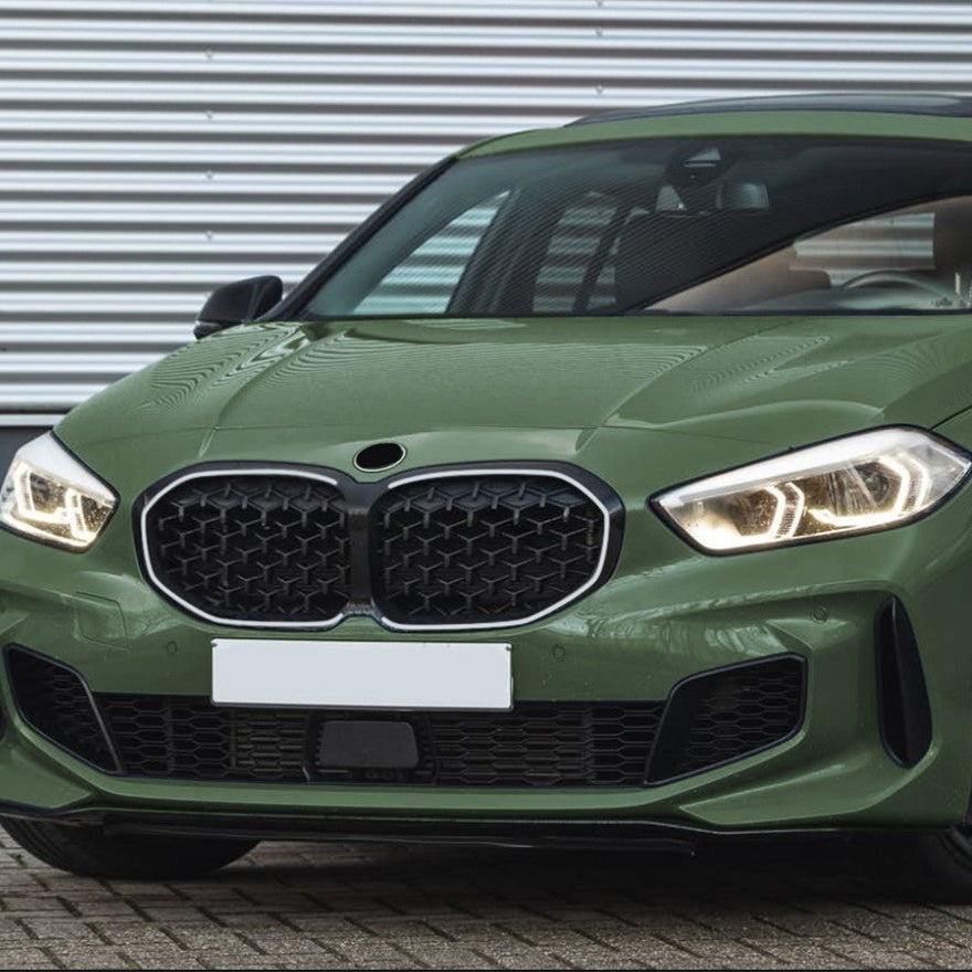 1 Series - F40: Gloss Black Diamond Grill with LED 19-24
