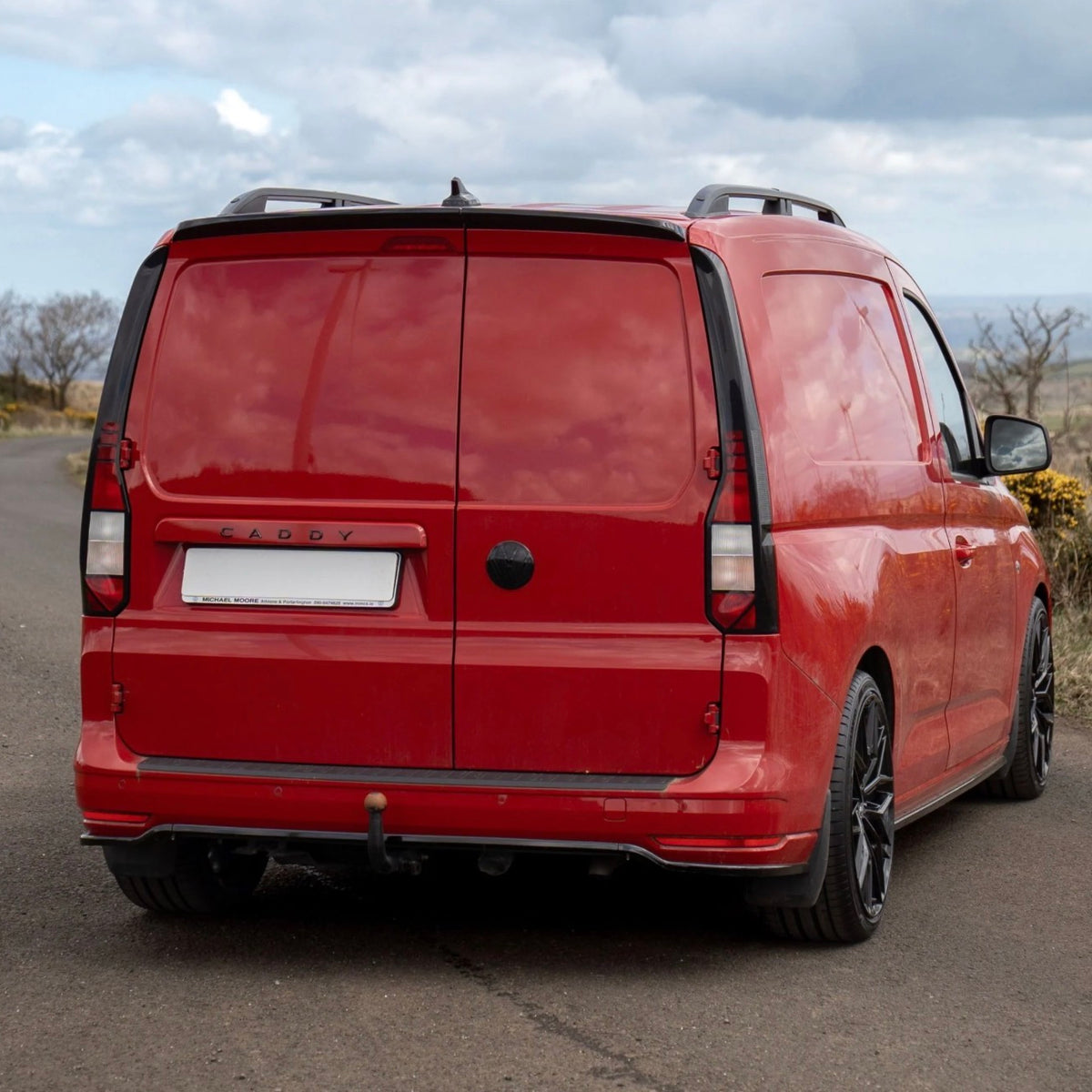 Caddy - MK5 SWB: Gloss Black Rear Barn Door Spoiler 21+