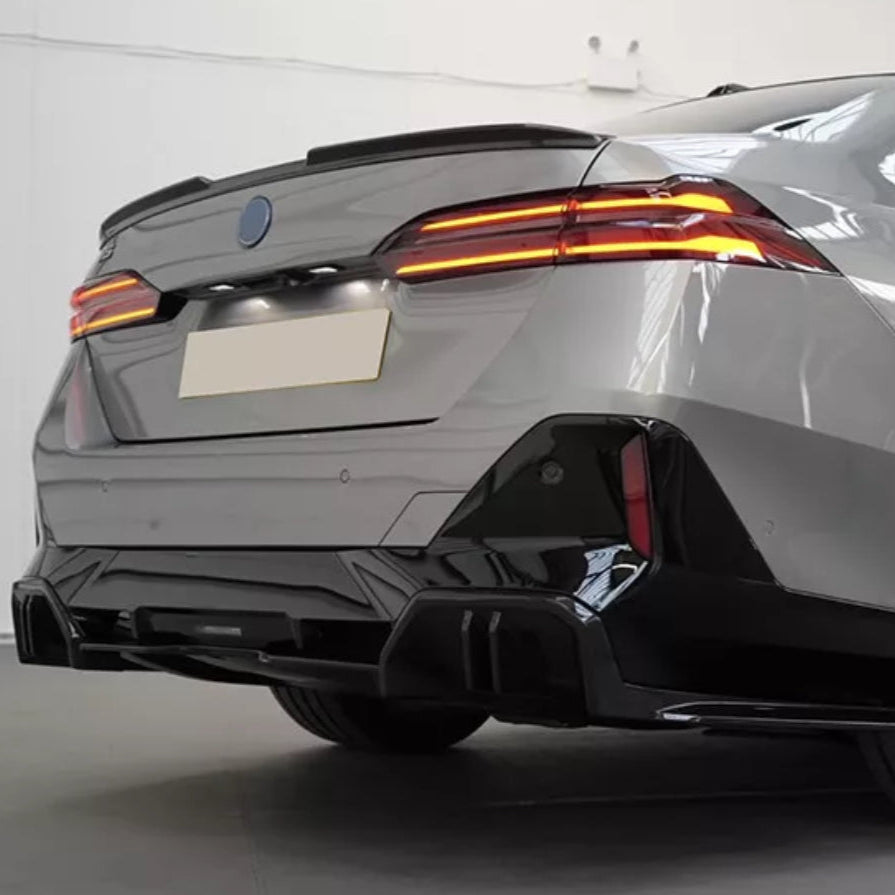 5 Series - G60: Gloss Black Boot Spoiler V1 Style 24+