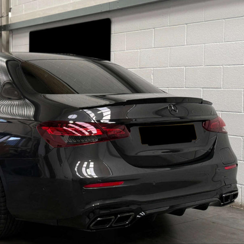 E Class - W213 Facelift: Gloss Black Rear Diffuser with Exhaust Tips 21-23