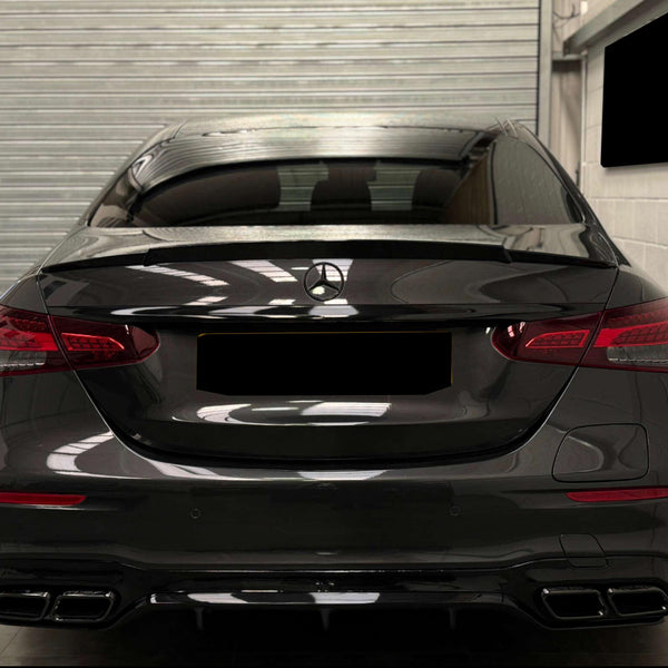 E Class - W213 Facelift: Gloss Black Rear Diffuser with Exhaust Tips 21-23