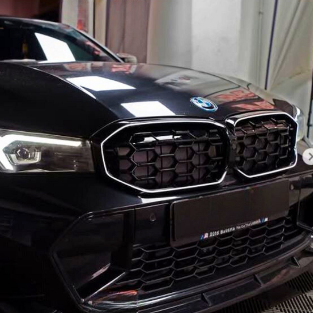 3 Series - G20 Facelift: Gloss Black Diamond Style LED Grill 23+