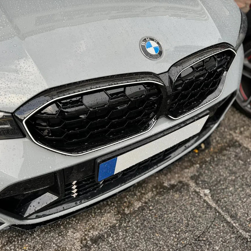 3 Series - G20 Facelift: Gloss Black Diamond Style LED Grill 23+