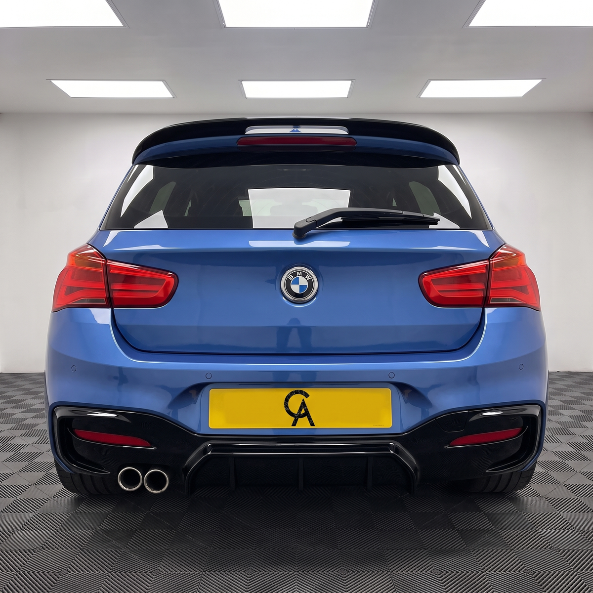 1 Series - F20/F21 Facelift: Gloss Black Twin Exhaust Diffuser 15-19