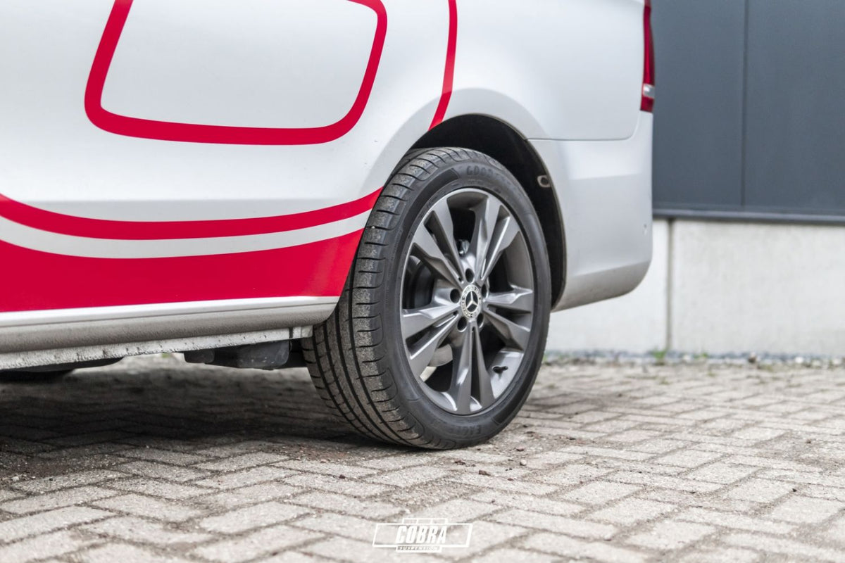 Mercedes-Benz Vito W447 RWD with Cobra lowering springs – front detail view