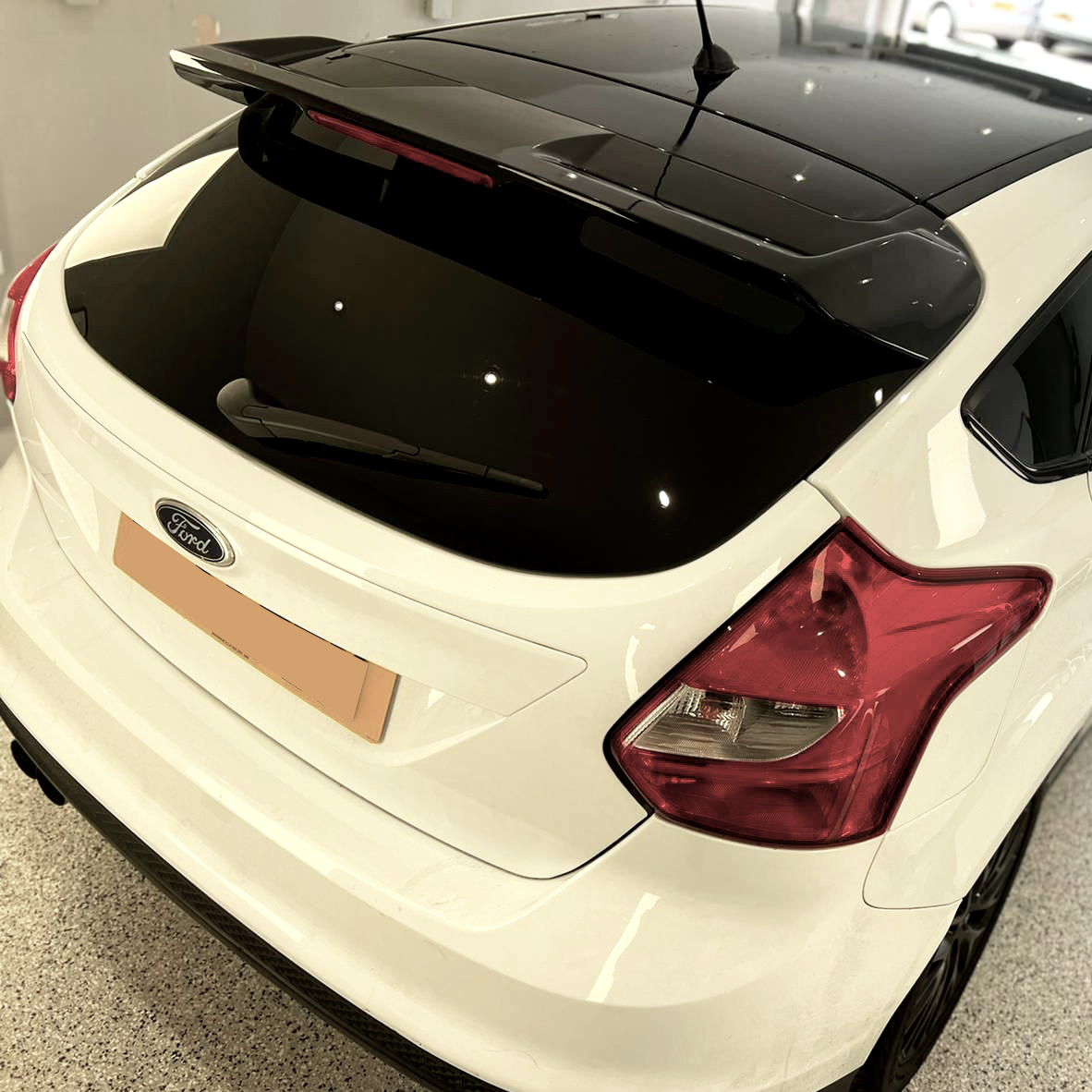 Ford Focus MK3 2012-2018 Gloss Black ST Style Rear Boot Lip Spoiler - Carbon Accents