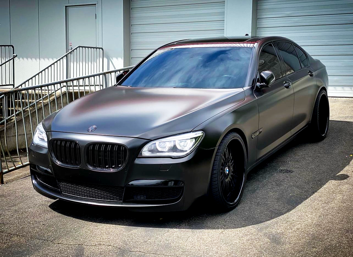 BMW 7 Series F01 F02 Double Slat Grill: Gloss Black – Carbon Accents