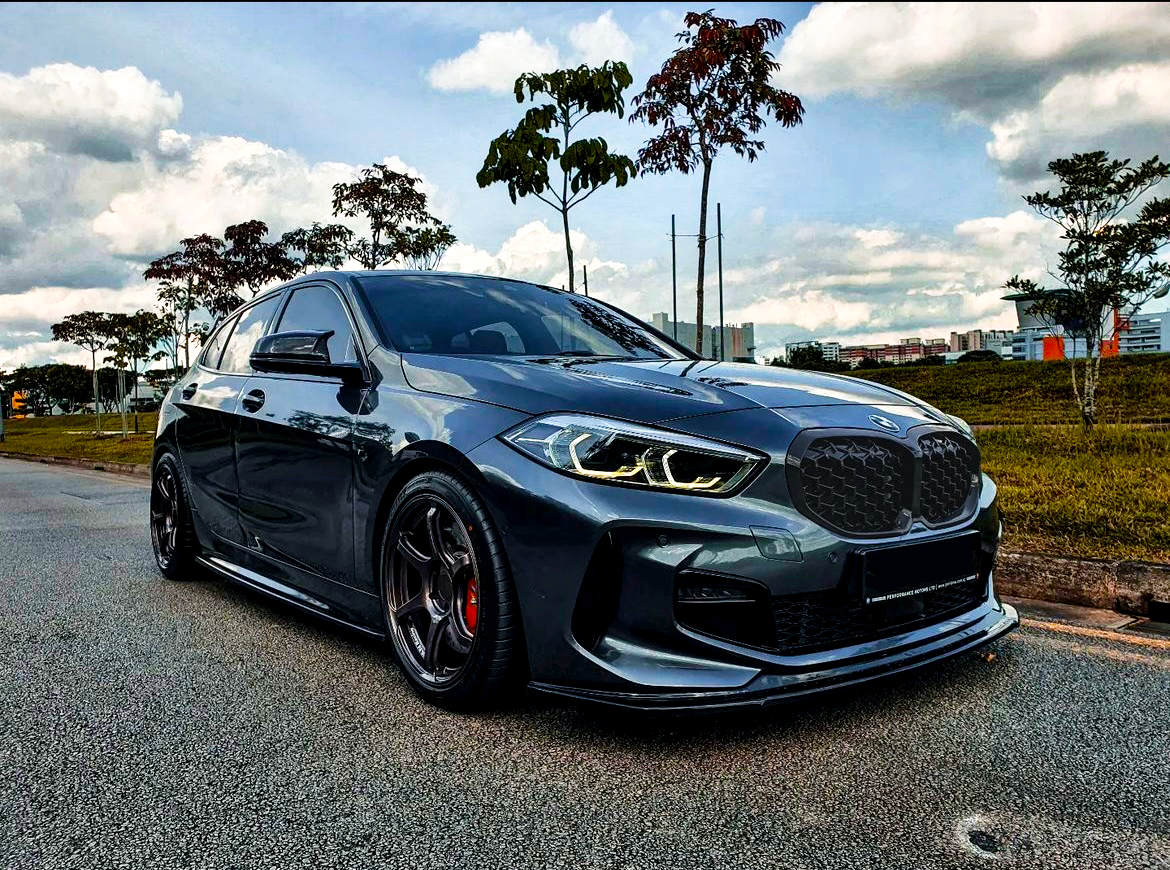 1 Series - F40: Gloss Black Diamond Style Grill 20-24
